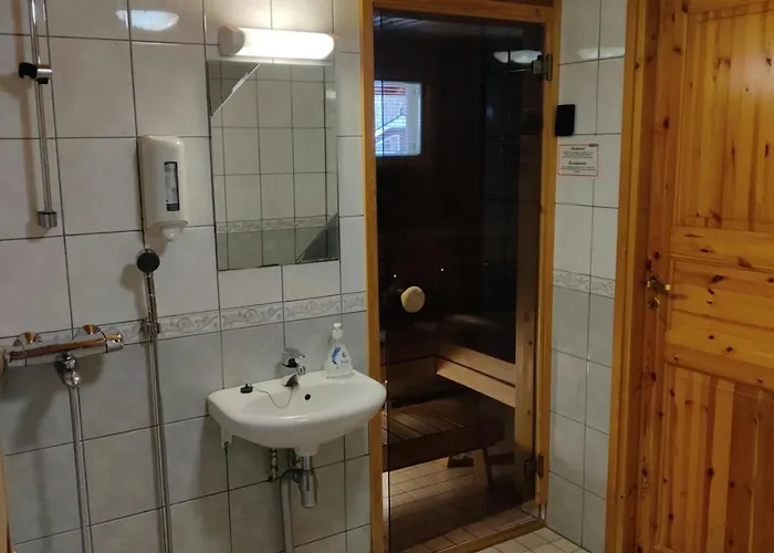 Huoneisto Spacious For 8 With Sauna *